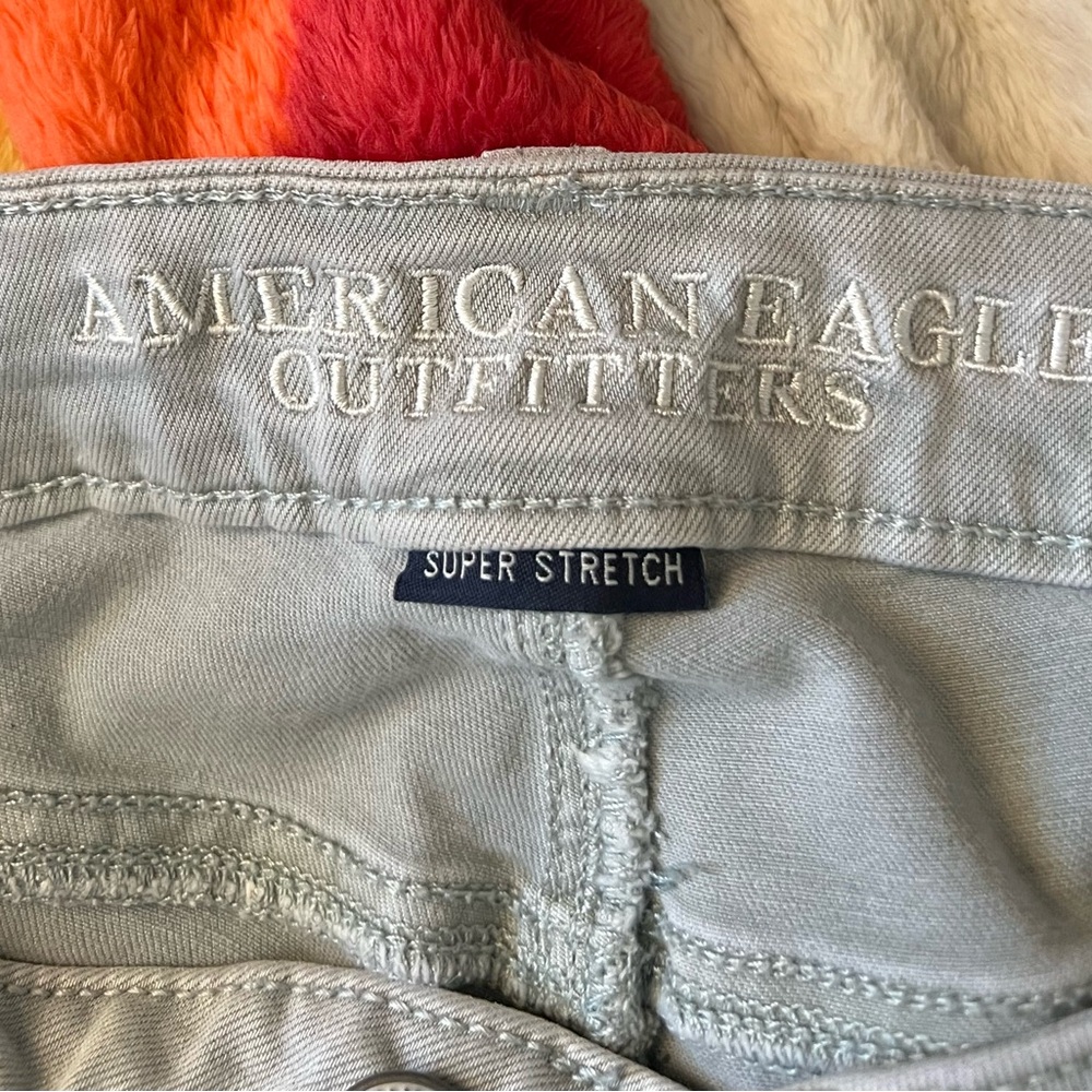 🔥American Eagle Outfitters Light Gray Distressed jeggings